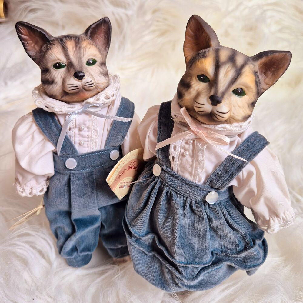 Vintage Victoria Ashlea Originals Porcelain Cat Doll Pair With Stands & Tags